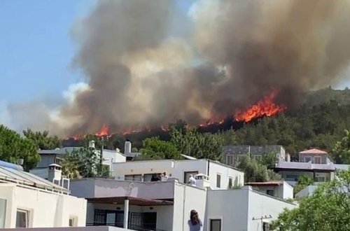 Bodrumda meydana gələn yeni yanğın yaşayış massivlərinə doğru genişlənir