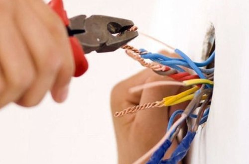 “Azərişıq” əməkdaşı iş başında faciəvi şəkildə öldü