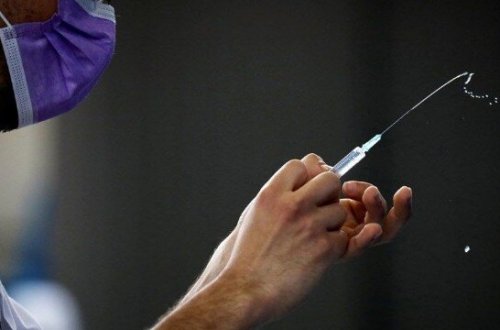 Minlərlə insana peyvənd əvəzinə duzlu su VURULDU