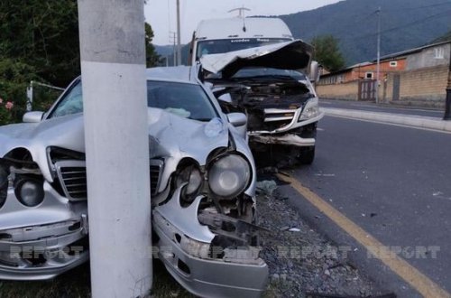 Qaxda yol qəzası: Beş nəfər xəsarət aldı - FOTO
