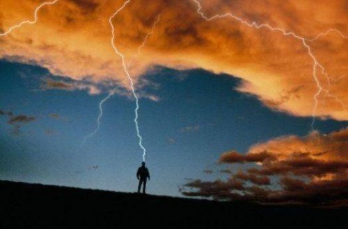 İldırım toy iştirakçılarını vurdu - 2 qadın öldü