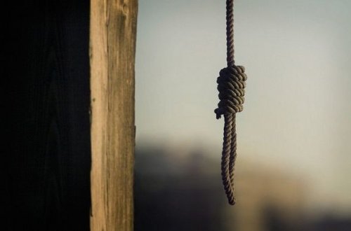 Xaçmazda kişi qəbiristanlıqda intihar etdi