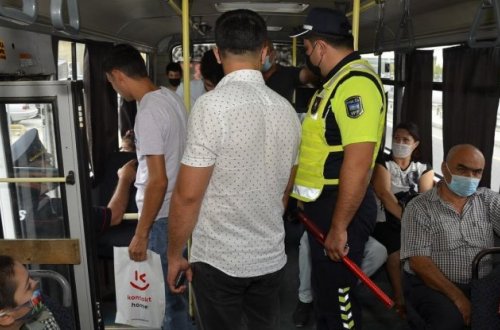 Maska taxmayan şəxslər avtobuslardan düşürüldü