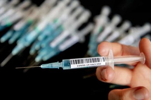 “Qırmızı Xaç”ın vaksinasiyanın əleyhinə olan tibb bacısı peyvəndi fizioloji məhlulla əvəz edib