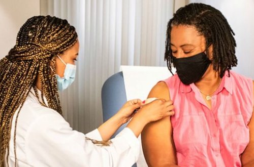 ABŞ-da koronavirusun daha bir dalğası başladı: Peyvəndin üçüncü dozası təsdiqləndi