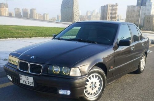 Maşınını həyətdə saxladı, gecə oğurladılar