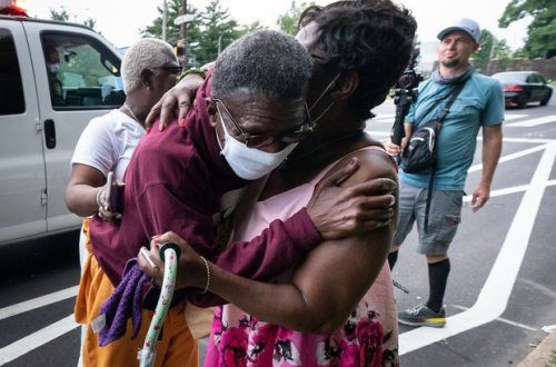 Təqsiri olmayan məhkum 50 il sonra həbsdən azad edildi - FOTO