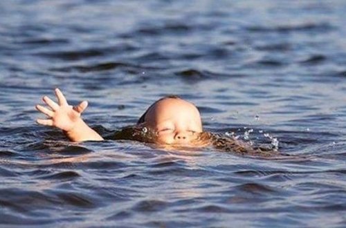 Azərbaycanda dəhşətli hadisə: Ana bir yaşlı övladını su kanalına atdı