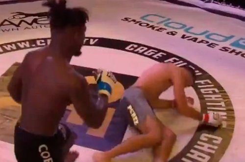 Бойцу MMA хватило 15 секунд для нокаута - ВИДЕО