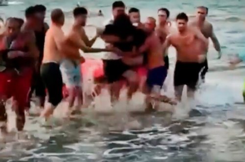 Dənizdə batan qızı belə xilas etdilər - VİDEO