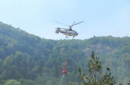 Qəbələdə meşə yanır: Söndürülməsi üçün iki helikopter cəlb olundu - VİDEO