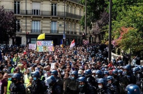 Koronavirus pasportuna etiraz edən insanlar Paris küçələrinə axışdılar - VİDEO