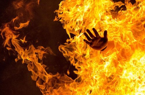 Ağsuda qadın özünü yandıraraq intihar edib