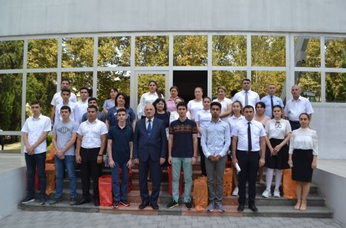 Mingəçevirdə  şəhər İcra Hakimiyyəti başçısının  məzunlarla görüşü keçirildi