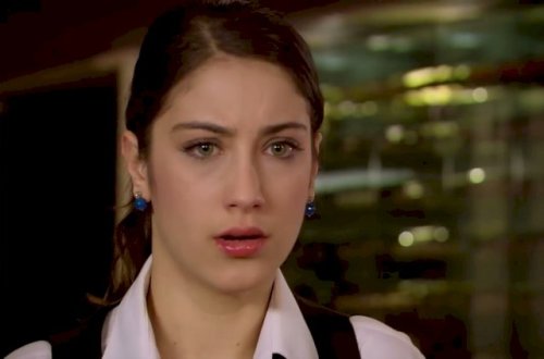 Hazal Kaya yeni serialda : 40 yaşlı kişi ilə 20 yaşlı qızın...