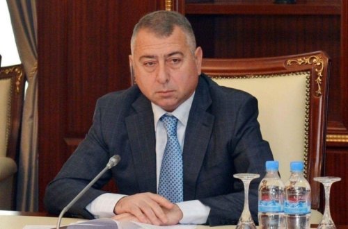 Həbsdə olan sabiq deputat məhkəmədə qardaşına “şərəfsiz” dedi