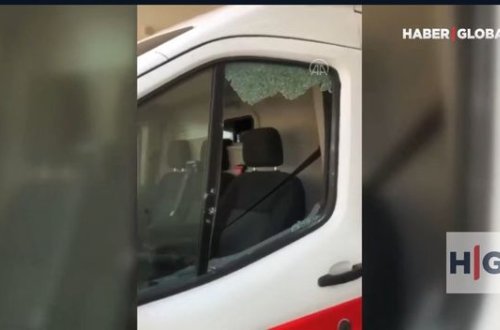 Diş ağrısından əziyyət çəkən şəxs təcili tibbi yardım xidmətinin avtomobillərini yarasız hala saldı - VİDEO