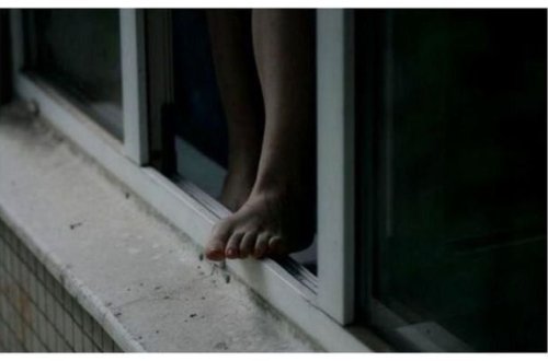 Россиянка во второй раз упала с 12-го этажа и выжила