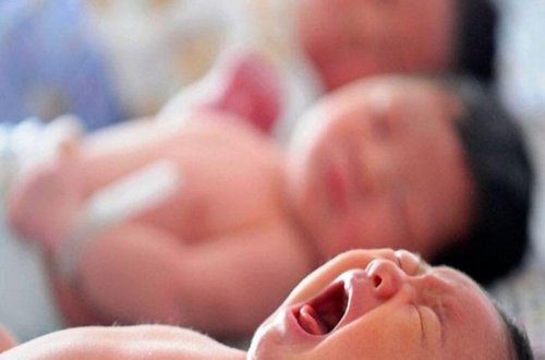 Çində bir ailədə üç uşaq doğulmasına icazə verilib