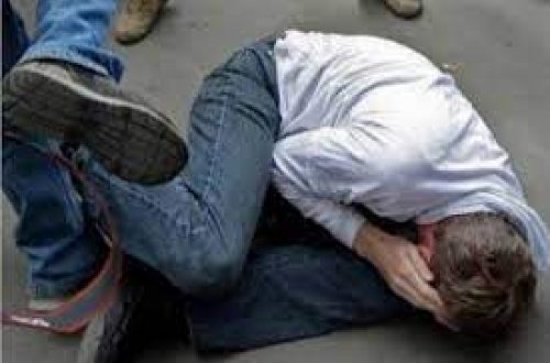 Şüvəlanda 55 yaşlı kişi qohumu tərəfindən döyülüb