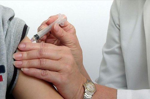 Bu ölkədə vaksinasiya yaşı 12-yə endirildi