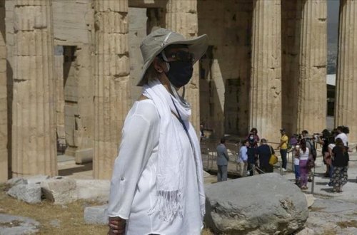 Koronavirusa qarşı peyvənd olunmuş daha bir adam virusdan öldü