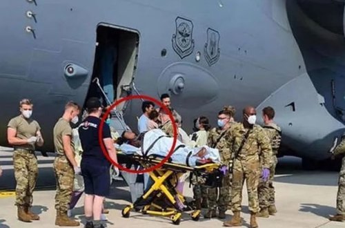 Афганка родила ребенка в военном самолете США - ФОТО