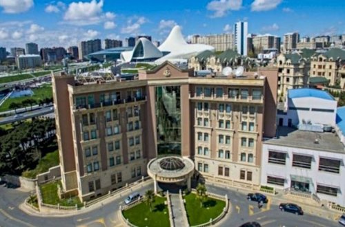 Fazil Məmmədovun otelində nə baş verir?