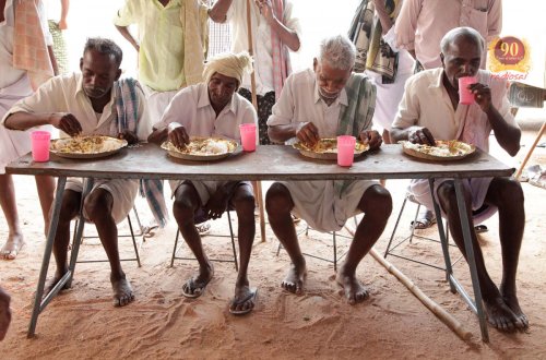 Hindistanda 50-dən çox insan meyvə-tərəvəzdən zəhərlənib