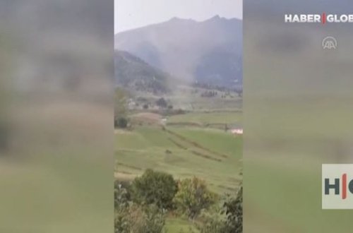 Türkiyədə nəhəng burulğan evlərin damını göyə sovurdu - VİDEO