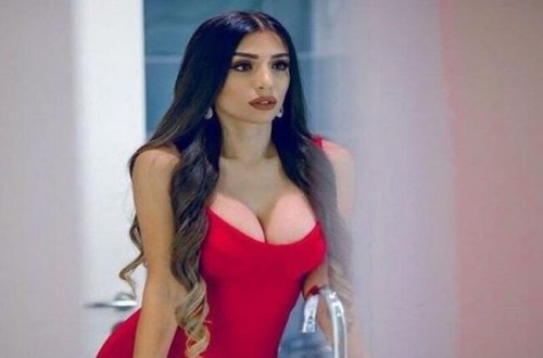 Renka kimin maşınının qabağında oynadı? - VİDEO