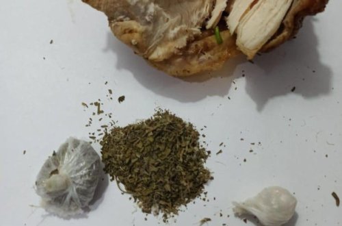 Məhbusun anası həbsxanaya toyuq ətinin içində narkotik keçirmək istədi - FOTO