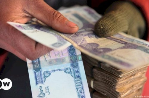 “Taliban“dan yeni qadağa: “Əfqanıstandan dollar çıxarmaq olmaz“