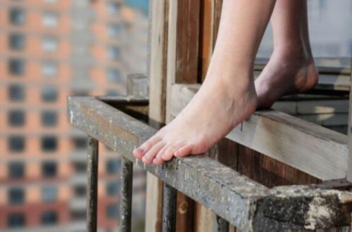 В Баку женщина совершила суицид