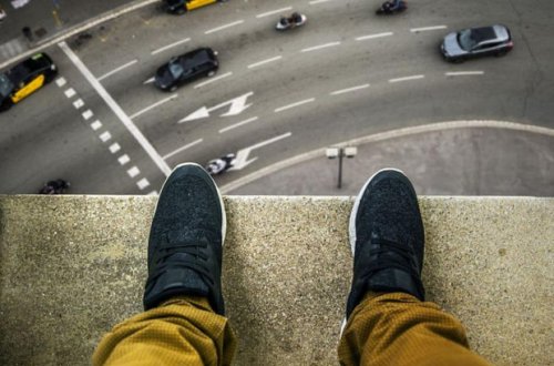 Bakıda mağaza sahibinin oğlu intihar etdi - FOTO