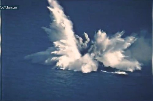 ABŞ hərbçiləri təlimdə öz döyüş gəmisini hədəfə aldı - VİDEO