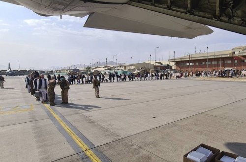 İtaliyaya məxsus təyyarə Kabildə atəşə tutulub