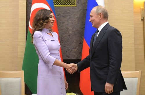 Vladimir Putin Mehriban Əliyevanı təbrik edib
