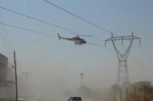 Helikopterin yüksək gərginlikli enerji xətlərinə ilişib qaldığını zənn edən sakinlər təşvişə düşdülər - VİDEO