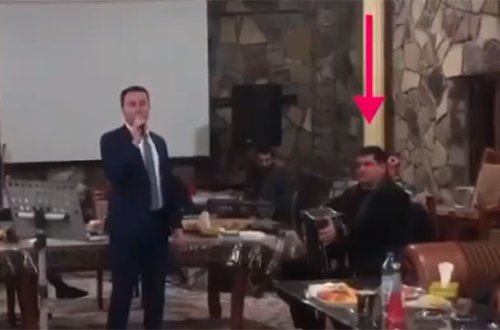 “12-ci İmam” kimi həbs edilən “Şaurma N1”in şəriki Aqillə ona qarşı ifadə verənlər eyni məclisdə - Video