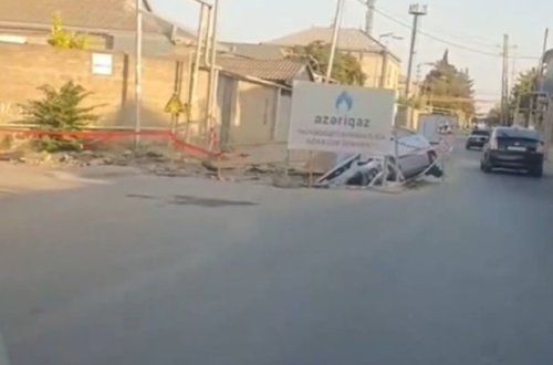 “Azəriqaz”ın qazıntı apardığı əraziyə avtomobil aşıb - VİDEO