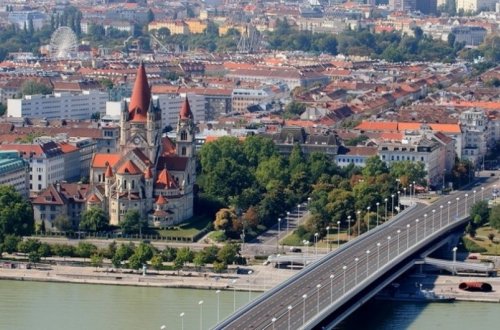 Avstriyanın keçmiş vitse-kansleri korrupsiya ittihamı ilə həbs edilib