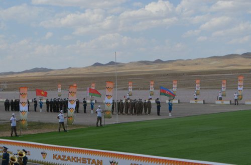 Azərbaycan hərbçiləri “Artilleriya atəşinin ustaları” müsabiqəsində gecə atışları icra edib