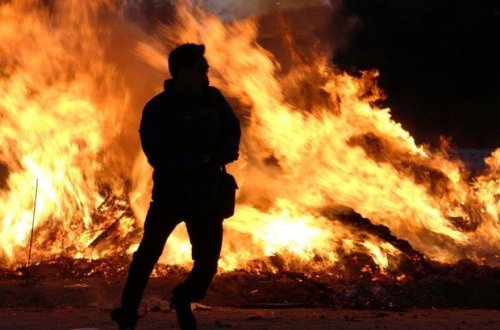 Rusiyada spirtli içki verilmədi deyə kişi üç nəfəri öldürüb yandırdı