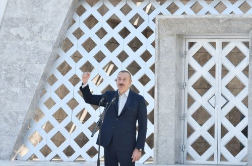 İlham Əliyev və Mehriban Əliyeva Şuşada Vaqif Poeziya Günlərinin açılışında - CANLI YAYIM