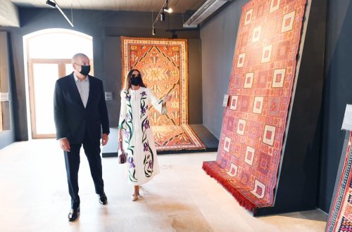 Heydər Əliyev Fondunun təşkilatçılığı ilə Şuşada sərgilər açılıb