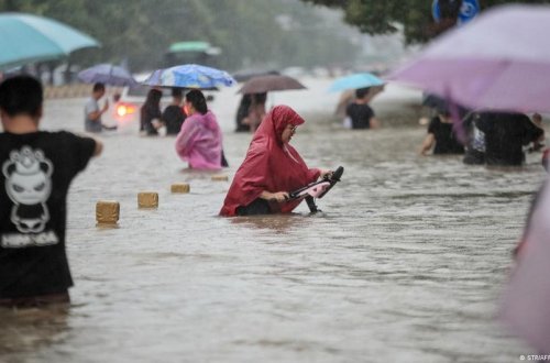 Çində yüz minlərlə insan daşqın zonasında qalıb