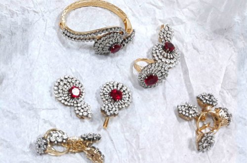 Пресечена попытка незаконного вывоза из Азербайджана золотых ювелирных изделий