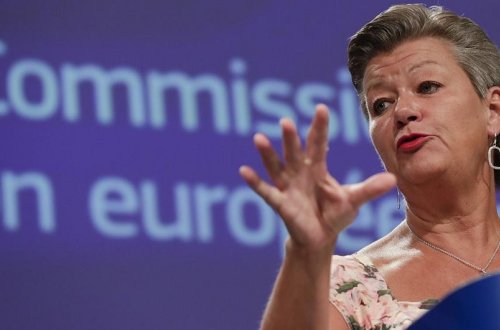 Avropa Komissarı Əfqanıstandan olan qaçqınlar üçün kvotaları artırmağa çağırıb