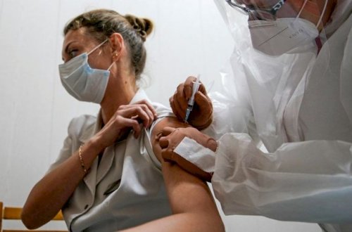 Vaksin olunanlara ödənişsiz xidmətlər göstəriləcək - Gürcüstanda yeni qərar